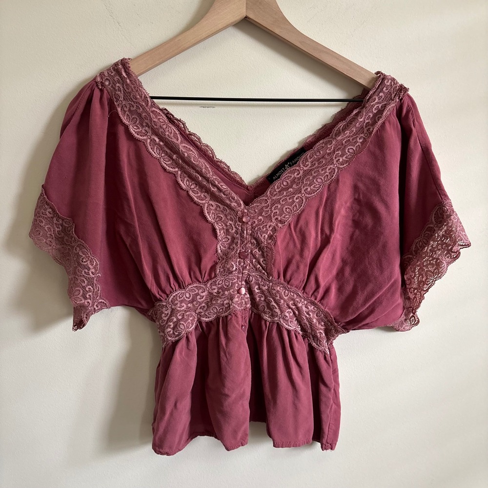 Almost Famous Mauve Pink Lace Trim Babydoll Top Smocked Back Boho Medium